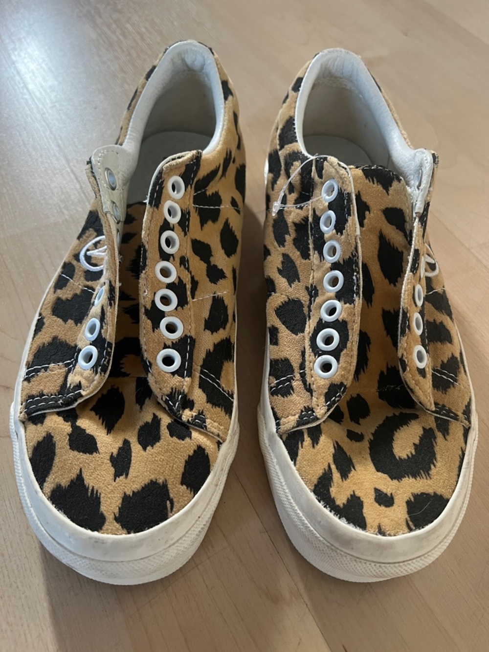 Vans Leopard Print Low-Top Sneakers in Tan and Black size 7 never worn